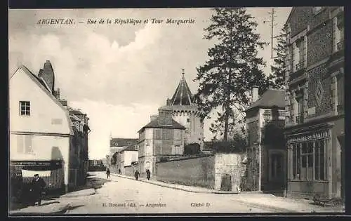 AK Argentan, Rue de la République et Tour Marguerite