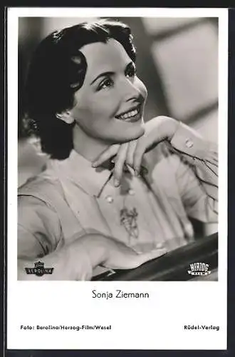 AK Schauspielerin Sonja Ziemann in dem Film Am Brunnen vor dem Tore
