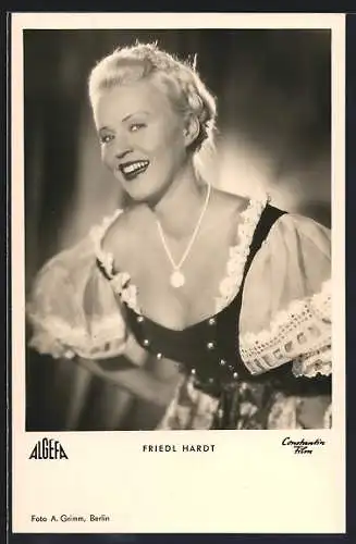 AK Schauspielerin Friedl Hardt mit strahlenem Lachen in Tracht