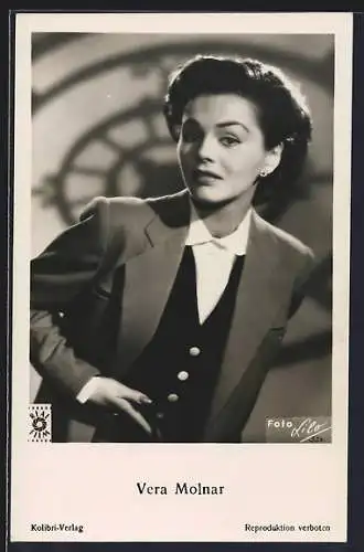 AK Schauspielerin Vera Molnar im Blazer