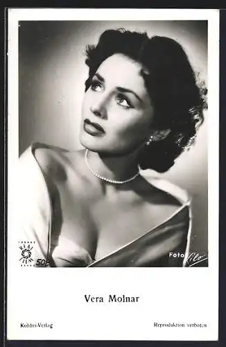 AK Schauspielerin Vera Molnar mit Perlenkette