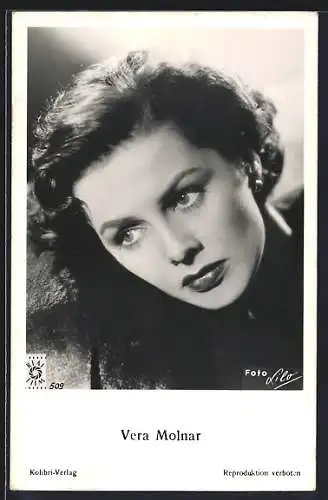 AK Schauspielerin Vera Molnar zur Seite blickend