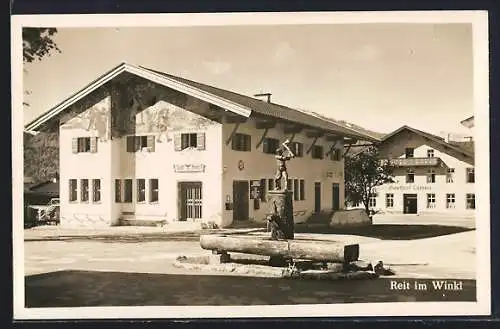 AK Reit im Winkl, Gasthof Löwen mit Postamt und Brunnen