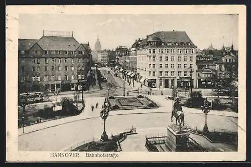 AK Hannover, Bahnhofstrasse mit Geschäften, Denkmal und Strassenbahn