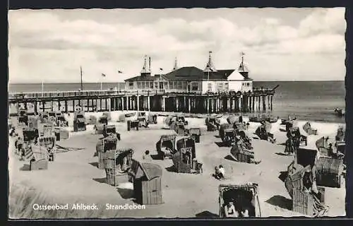 AK Ahlbeck /Ostsee, Strandleben, Ansicht mit Seebrücke