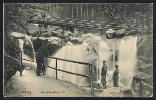 AK Triberg, Der mittlere Wasserfall, mit Besuchern