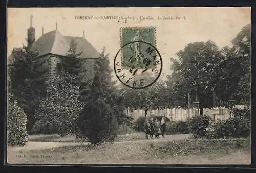 AK Fresnay-sur-Sarthe, Un Coin du Jardin Public