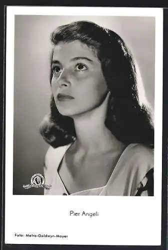 AK Pier Angeli mit ernster Miene, Portrait