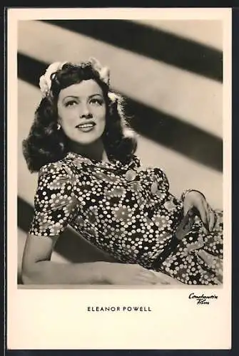 AK Eleanor Powell, liegend im gemusterten Kleid, Portrait