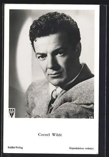 AK Schauspieler Cornel Wilde, Portrait im Anzug