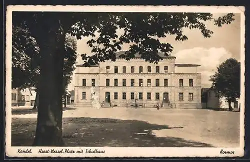 AK Kandel / Pfalz, Platz mit Schulhaus