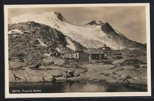 AK Fuorcla Surlej, Blick auf die Berghütte vor einem Gletscher