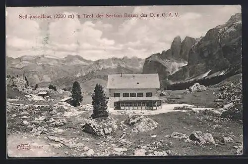 AK Sellajoch-Haus der Section Bozen, Gesamtansicht