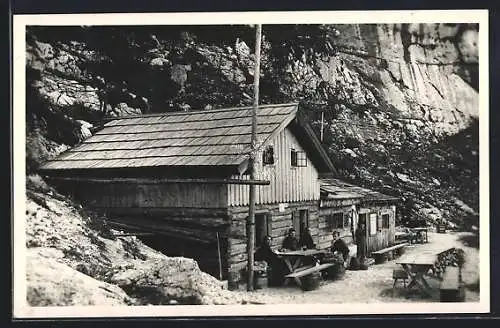 AK Tiergartenhütte, Berghütte mit Besuchern