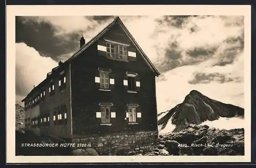 AK Strassburger Hütte, Berghütte mit Berggipfel