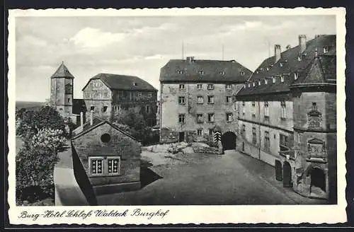 AK Waldeck / Hessen, Burg-Hotel Schloss Waldeck, Burghof