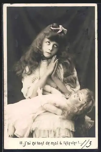AK J'ai eu tant de mal a lelever, Mädchen mit schöner Puppe
