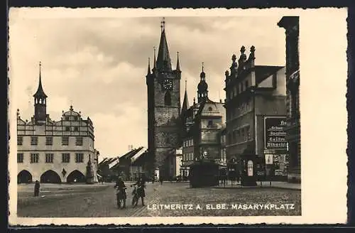 AK Leitmeritz / Litomerice, Radfahrer auf dem Masarykplatz