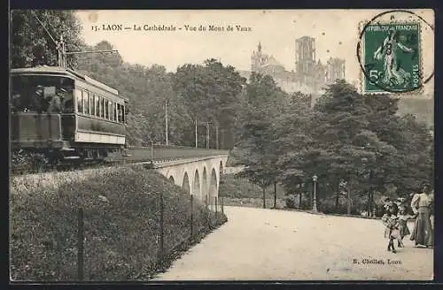 AK Laon, La Cathédrale, Strassenbahn