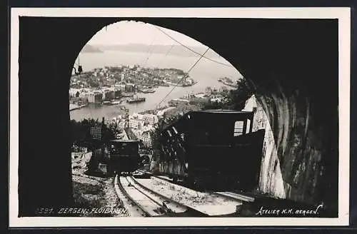 AK Bergen, Ortsansicht mit der Bergbahn, Flöibanen