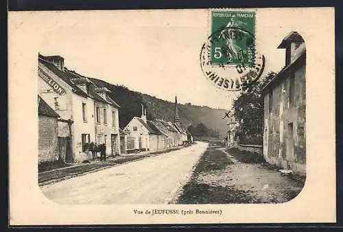 AK Jeufossé, Vue du village et de la route principale