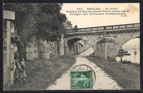 AK Meulan, Vieilles Arches du grand Pont a Cintre ogival Vestiges des Anciennes Fortification