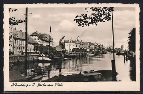 AK Oldenburg i. O., Flusspartie mit Fischerboote am Ufer