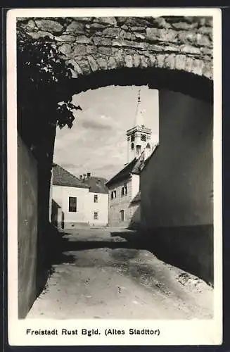 AK Freistadt, Blick durch das alte Stadttor