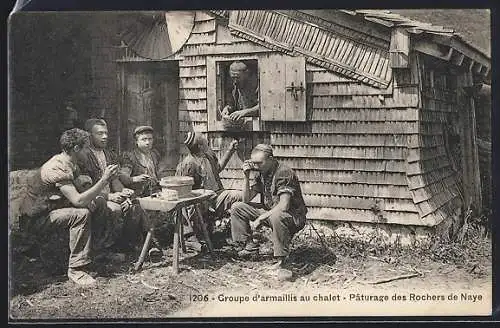 AK Groupe d`armaillis au chalet, Paturage des Rochers de Naye, Sennen vor ihrer Hütte beim Vesper