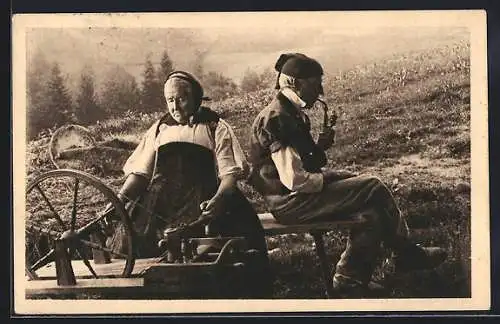 AK Bern, Bauerntypen, Älteres schweizer Bauernpaar am Spinnrad