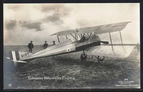 Foto-AK Sanke Nr. 370: Erbeutetes Französisches Doppeldecker-Flugzeug