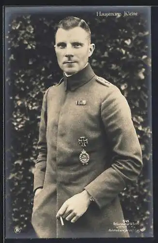 Foto-AK Sanke Nr. 545: Kampfflieger Hauptmann Kleine in Uniform mit Flugzeugführerabzeichen