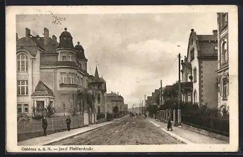 AK Gablonz a. d. N., Blick in die Josef Pfeifferstrasse