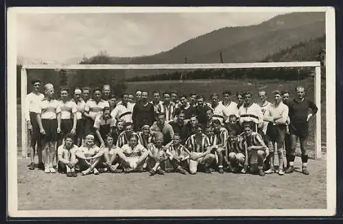 AK Mürzzuschlag, Gruppenfoto Fussballmannschaft vor dem Tor