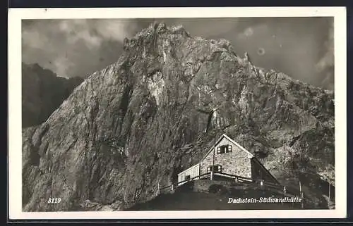 AK Dachstein-Südwandhütte, Ansicht unter dem Dachstein