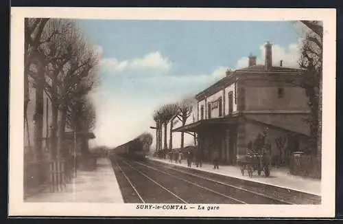 AK Sury-le-Comtal, La Gare, Bahnhof mit Bahnsteig