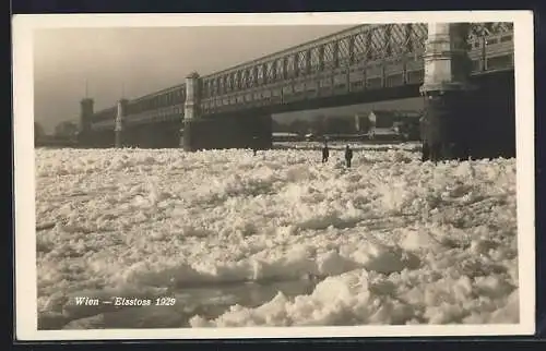 AK Wien, Eisstoss 1929, Leute unter der Reichsbrücke auf dem Eis