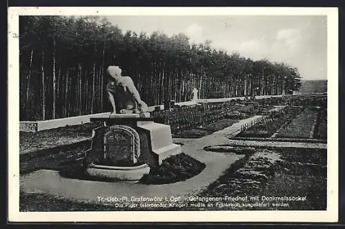 AK Grafenwöhr i. Opf., Truppenübungsplatz, Gefangenen-Friedhof mit Denkmalssockel