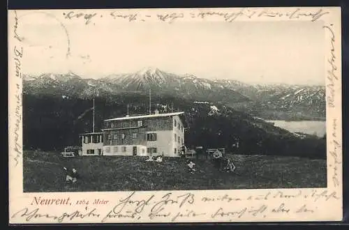 AK Neureut / Tegernsee, Berghütte Neureuthaus, See und Alpen-Panorama