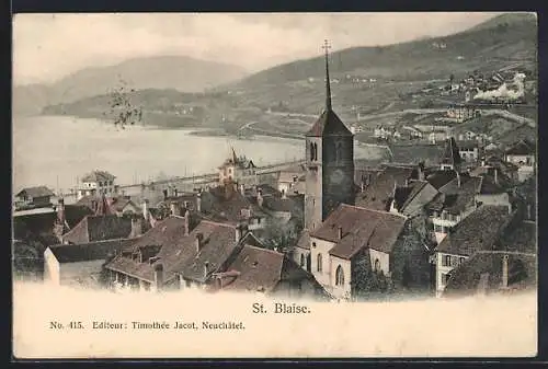 AK St. Blaise, Teilansicht über Häuserdächer und Kirche mit Blick auf Wasser und Landschaft