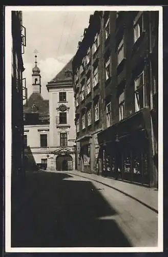 AK Wien, Heiligenkreuzerhof mit Basiliskenhaus