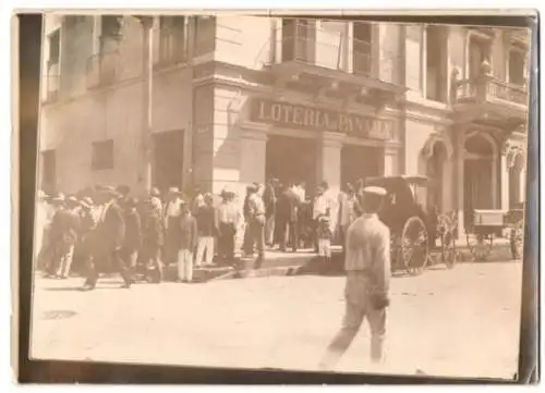 Fotografie unbekannter Fotograf, Ansicht Panama-Stadt, Strassenpartie Calle 6a mit Geschäft Loteria de Panama