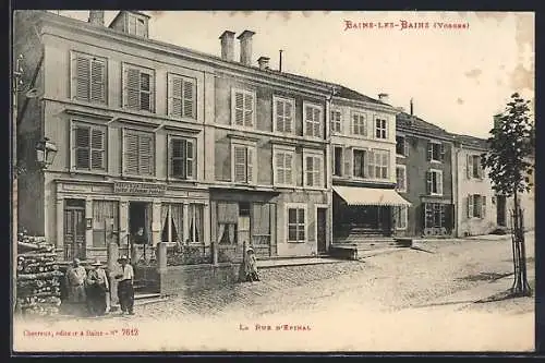 AK Bains-les-Bains, La Rue d`Épinal et ses maisons traditionnelles