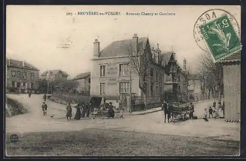 AK Bruyères-en-Vosges, Avenues Chanzy et Gambetta mit belebter Strassenszene