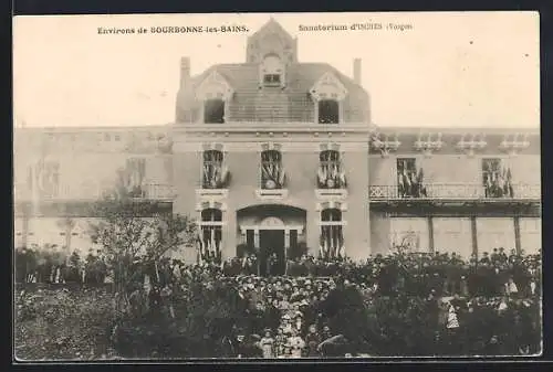 AK Bourbonne-les-Bains, Sanatorium d`Isches avec foule devant le bâtiment