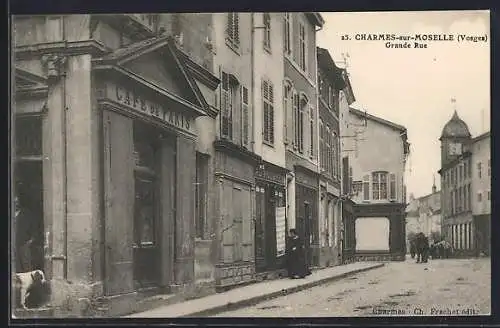 AK Charmes-sur-Moselle, Grande Rue avec le Café Beauséjour et facades urbaines