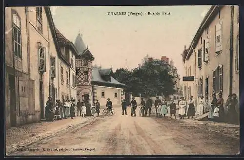 AK Charmes, Rue du Patis avec habitants et bâtiments historiques