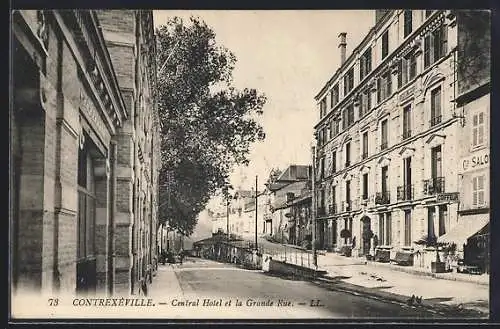 AK Contrexéville, Central Hôtel et la Grande Rue