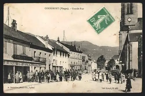 AK Cornimont, Grande-Rue animée avec habitants et commerces