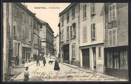 AK Châtel, Grande Rue animée avec passants et bâtiments historiques